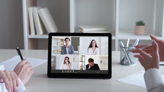 虚拟会议视频聊天业务团队平板电脑