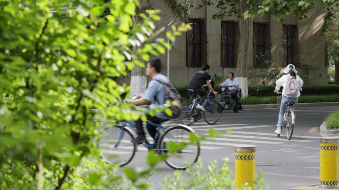 清华大学校园人流车流彩虹喷泉