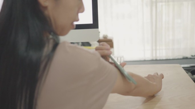 东南亚妇女使用移动应用程序监测血压