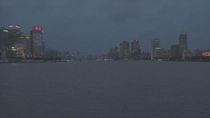 上海外滩雨中夜色空镜佳能log3拍摄OK