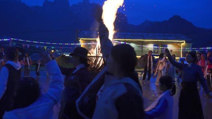 少数民族藏族篝火晚会