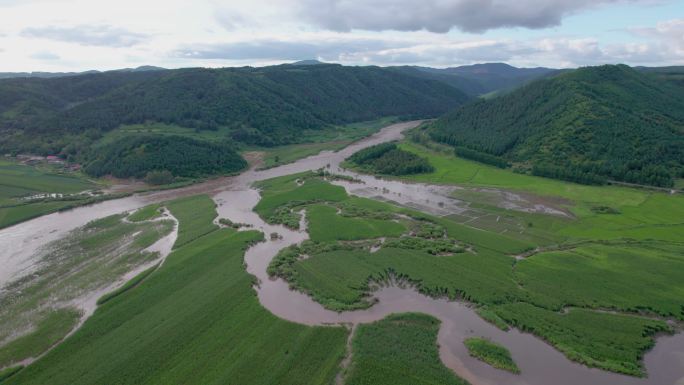 4k航拍雨后被淹的农田