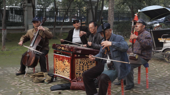 中国传统戏剧文化传承老艺术家街头表演