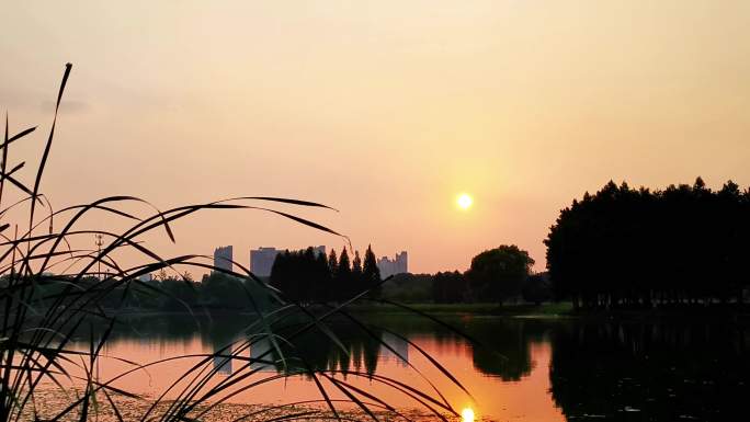 天空落日傍晚彩霞夕阳西下湖水倒影2-11