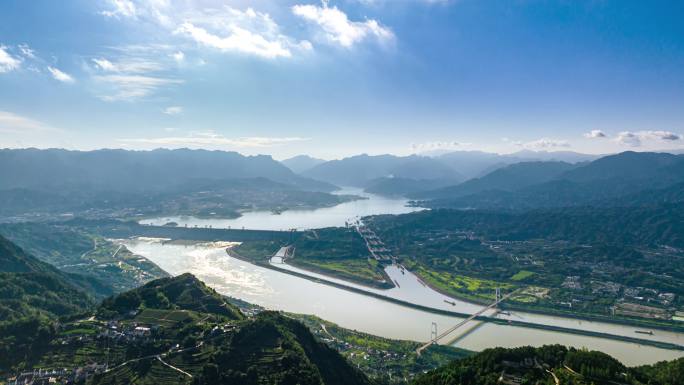 三峡大坝（蓝天白云）