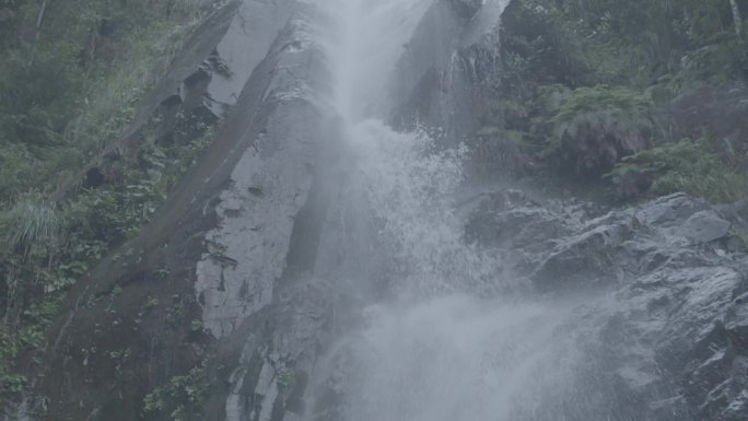 (4K) X浙江泰顺乌岩岭山涧流水慢镜头