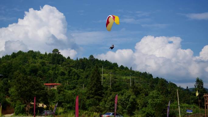 滑翔伞奔跑起飞降落 滑翔伞特技 自由