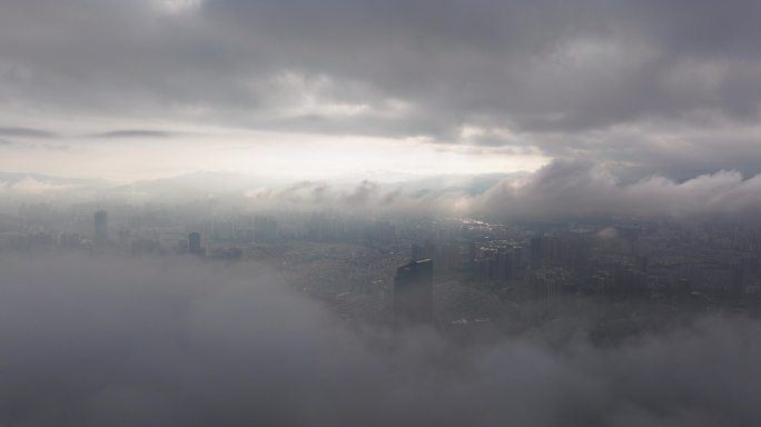 【5K】云层下的昆明城，阳光透过云层