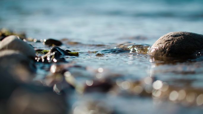 湖水波浪水面水边岸边波浪鹅卵石