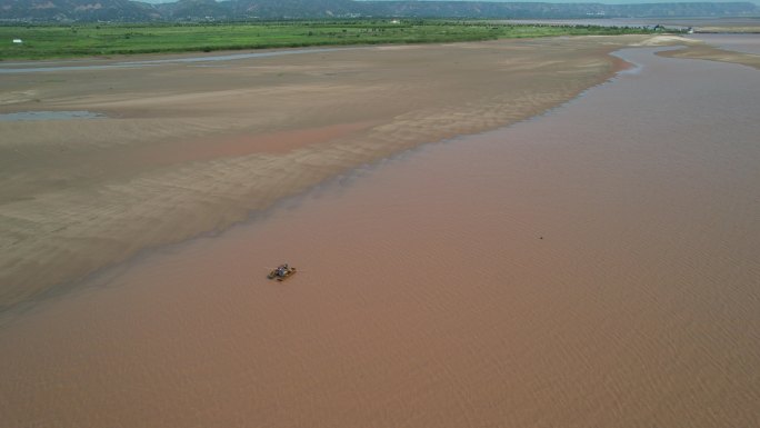 黄河流域山西运城临猗段划船捕鱼