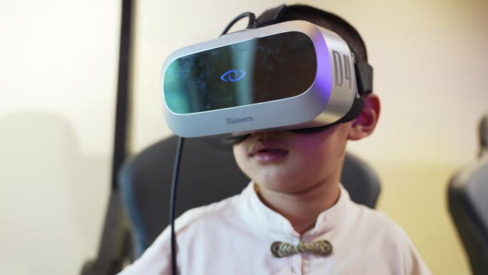 小朋友玩VR