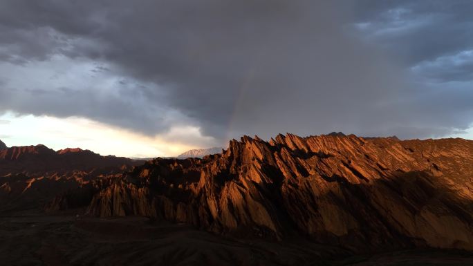 新疆库车天山红石林航拍风景