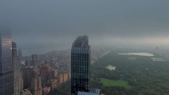 城市航拍纽约One57摩天大楼中央公园云
