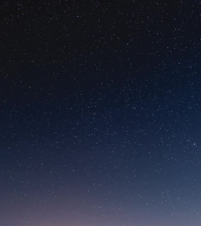 腾格里沙漠英仙座流星雨延时摄影