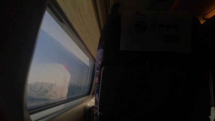 火车车窗光影