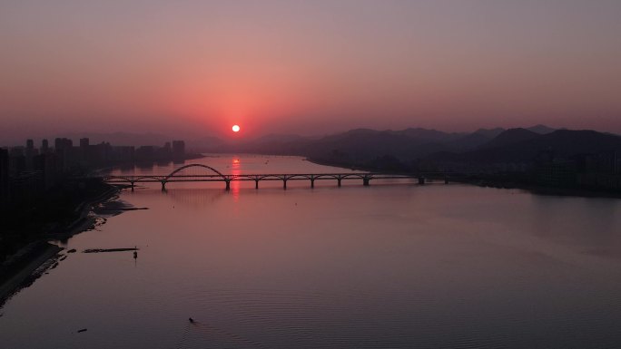 日落江边城市夕阳延时晚霞