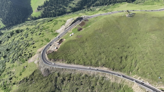 新疆独库公路那拉提段航拍风景