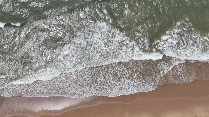 海滩浪花海浪航拍4K小升格视频