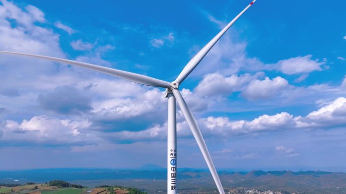 航拍西南地区最大山地风力电场风力发电壮丽