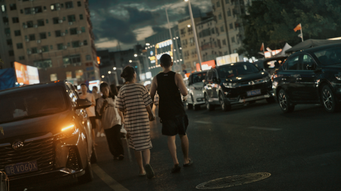 夜晚城中村市井生活