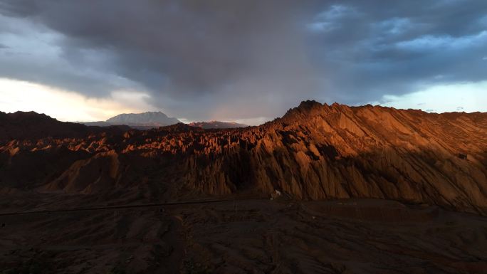 新疆库车天山红石林航拍风景