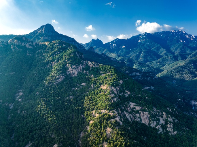 航拍泰山山脉移动延时摄影