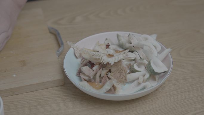 居家制作野生菌炒饭 居家做饭