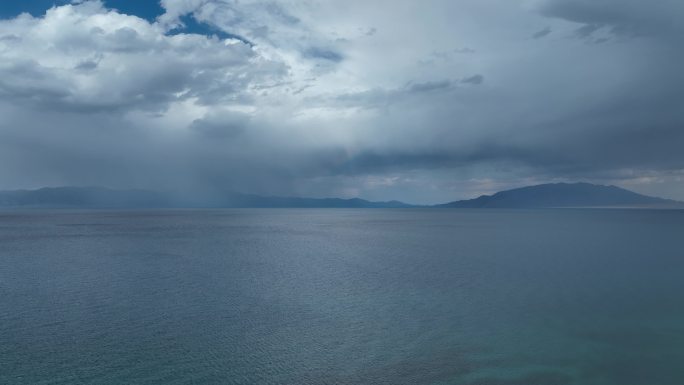 新疆赛里木湖彩虹航拍风景