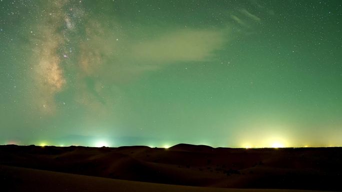 4k沙漠夜景延时 英仙座流星雨