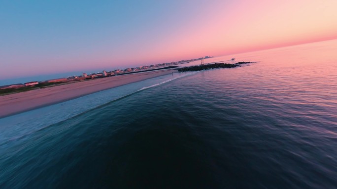 FPV穿越机无人机航拍海边日出沙滩海浪鸟