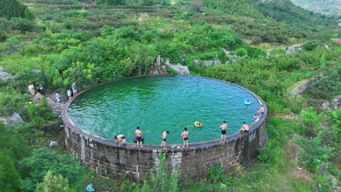 航拍山亭水泉下水湾天空游泳场