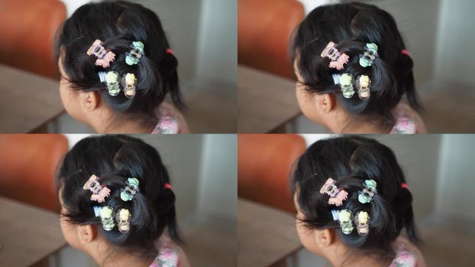漂亮的丝带系在孩子的头发上