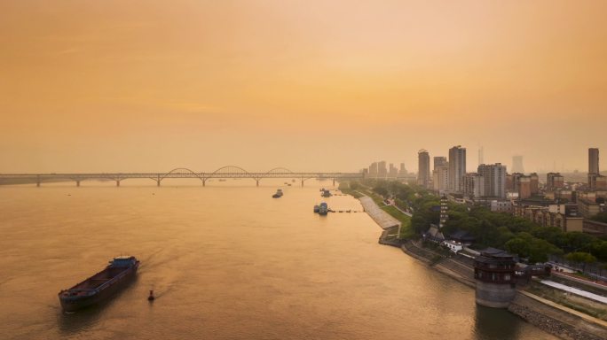 黎明时的九江长江大桥与锁江楼航拍延时