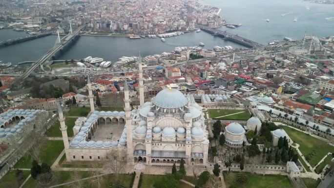 苏莱曼清真寺，加拉塔桥和哈利奇，飞过上面的镜头