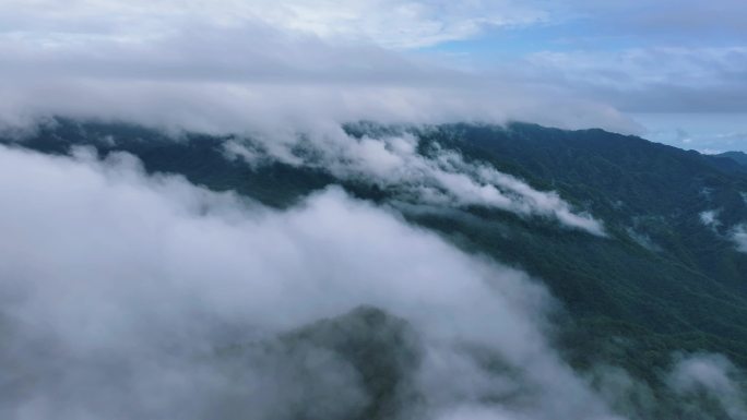 云朵白云大山航拍云海秦岭高山自然环境雾气