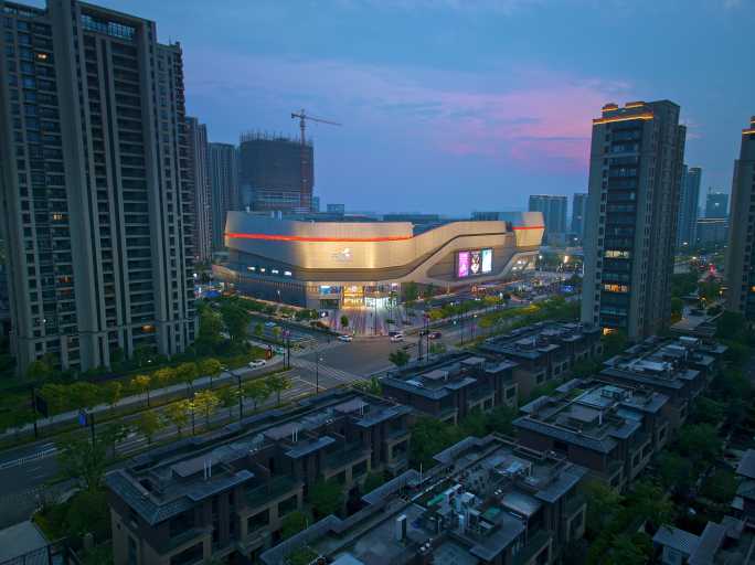 杭州钱塘区江东天街夜景航拍延时