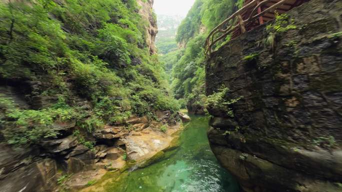 FPV拍摄八泉峡山水中穿行