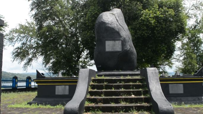 沃诺索博市古代的纪念碑，都是巨大的石头