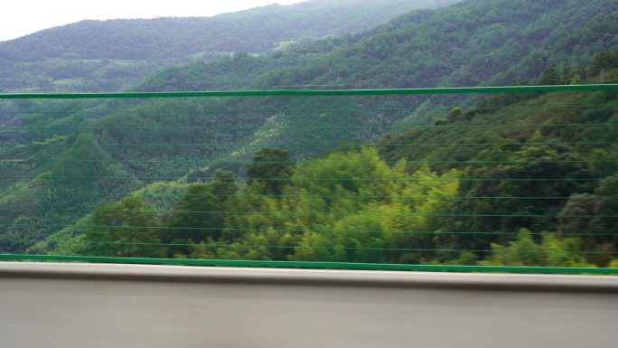 高速公路速度感高速行驶路面速度车窗外风景