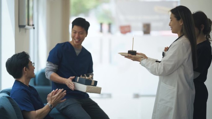 诊所亚裔华裔护士和医生生日庆祝活动