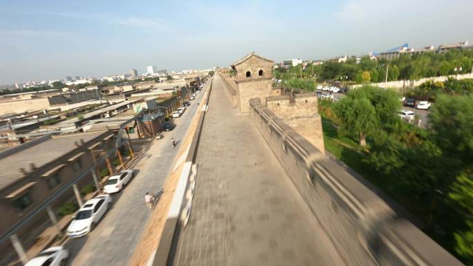 FPV拍摄平遥古城沿着城墙飞行