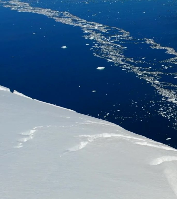 垂直镜头迷人的背景南极海洋。