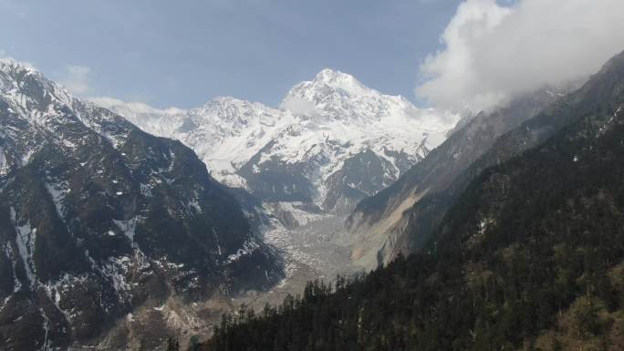 贡嘎海螺沟雪山