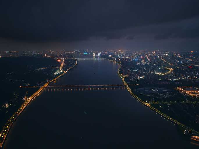 杭州钱塘江台风压境夜景航拍延时