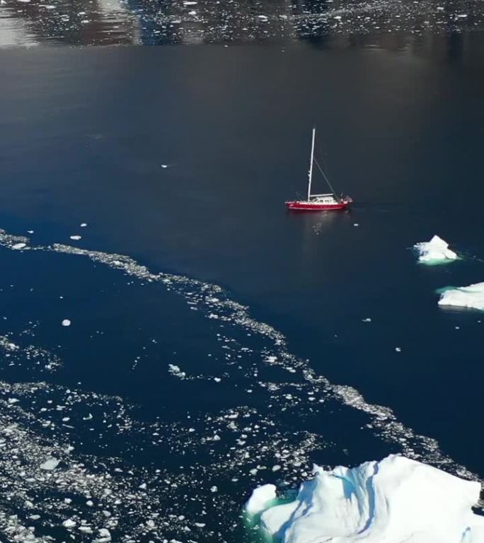 在南极洲的冰山和雪山中，一艘孤独的船在航行。
