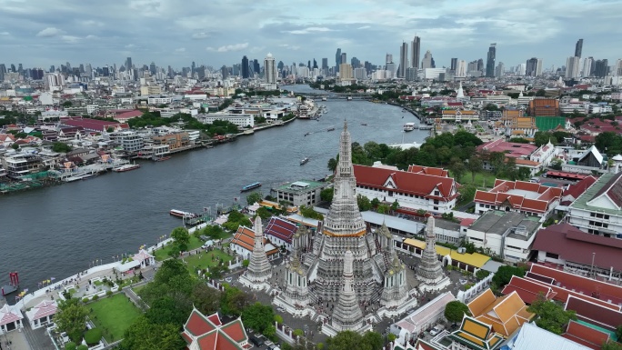 泰国曼谷湄南河郑王庙城市地标航拍风光