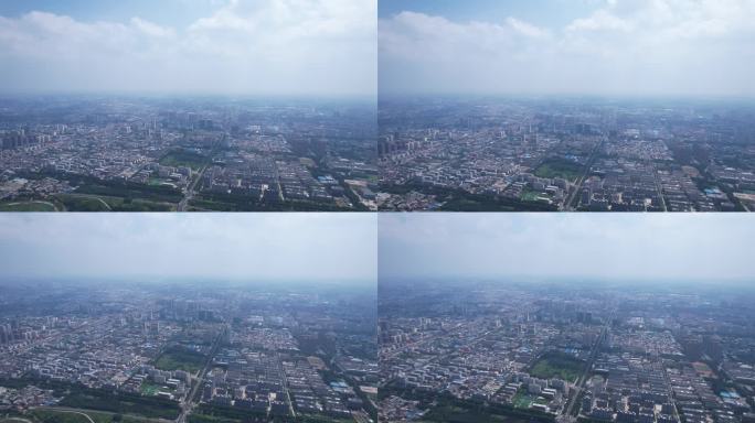 高空俯瞰雾气蒙蒙的小城市建设