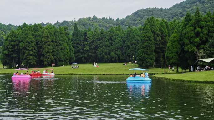 夏日亲子踏青游玩游船