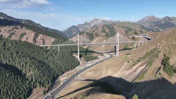 新疆伊犁果子沟大桥航拍风景