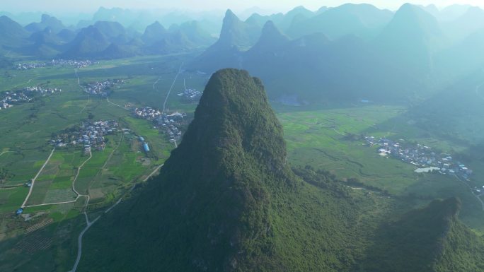 喀斯特地貌 广西乡村风景 青山 山峰